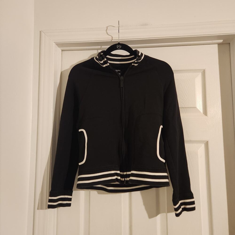 Jones New York Sport Womens Jacket Zipper. Medium weight. Navy With White...
